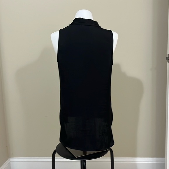 Vince Camuto Inverted Front Pleat Black Blouse - Picture 2 of 6